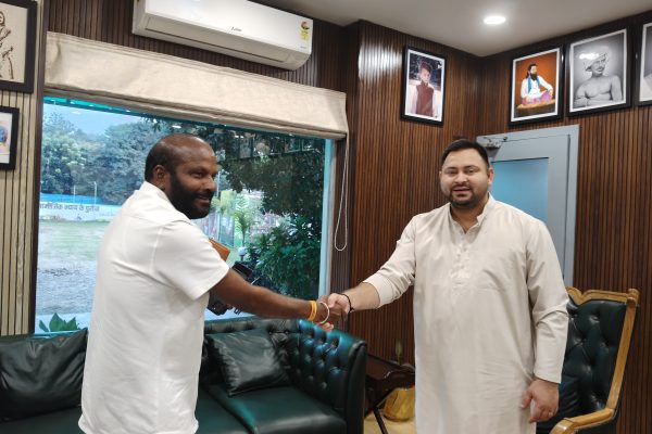 तेजस्वी से मिले IP गुप्ता