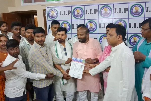 नालंदा से आए नेताओं ने थामा Indian Inclusive Party का दामन कल दिनांक 09 अक्टूबर 2025 को iip पार्टी के प्रदेश कार्यालय, पटना में नालंदा ज़िले से आए कई प्रमुख नेता और पदाधिकारी IIP की सदस्यता ग्रहण करते हुए पार्टी में शामिल हुए।